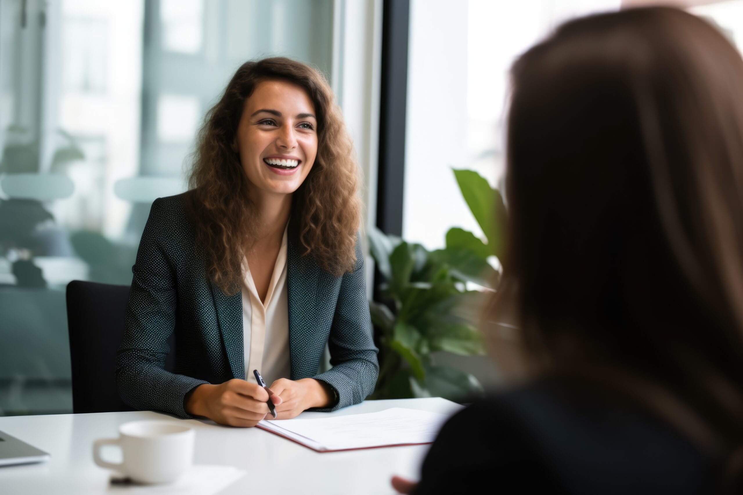 Femme sourit entretien